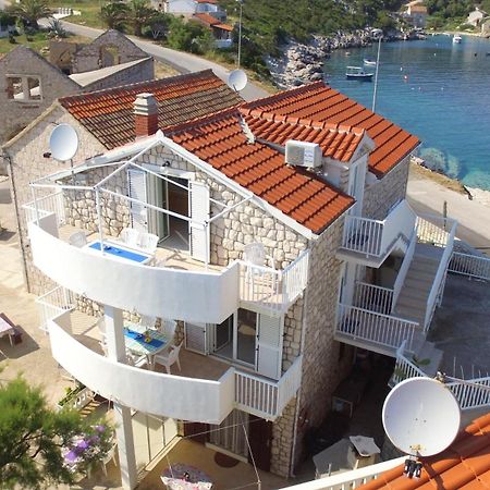Apartment Karuza Rukavac วิส ภายนอก รูปภาพ