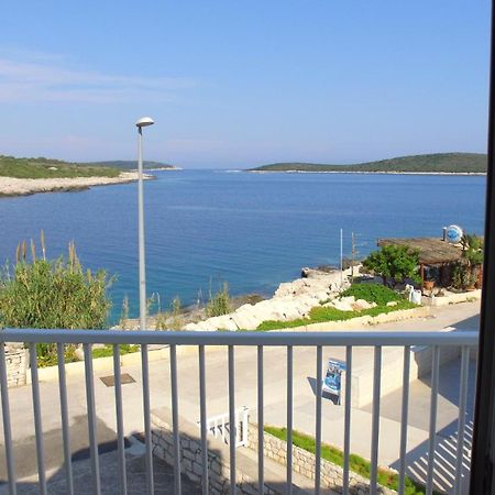 Apartment Karuza Rukavac วิส ภายนอก รูปภาพ