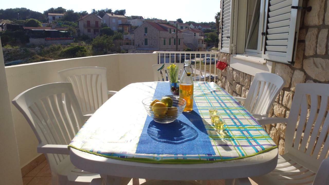 Apartment Karuza Rukavac วิส ภายนอก รูปภาพ