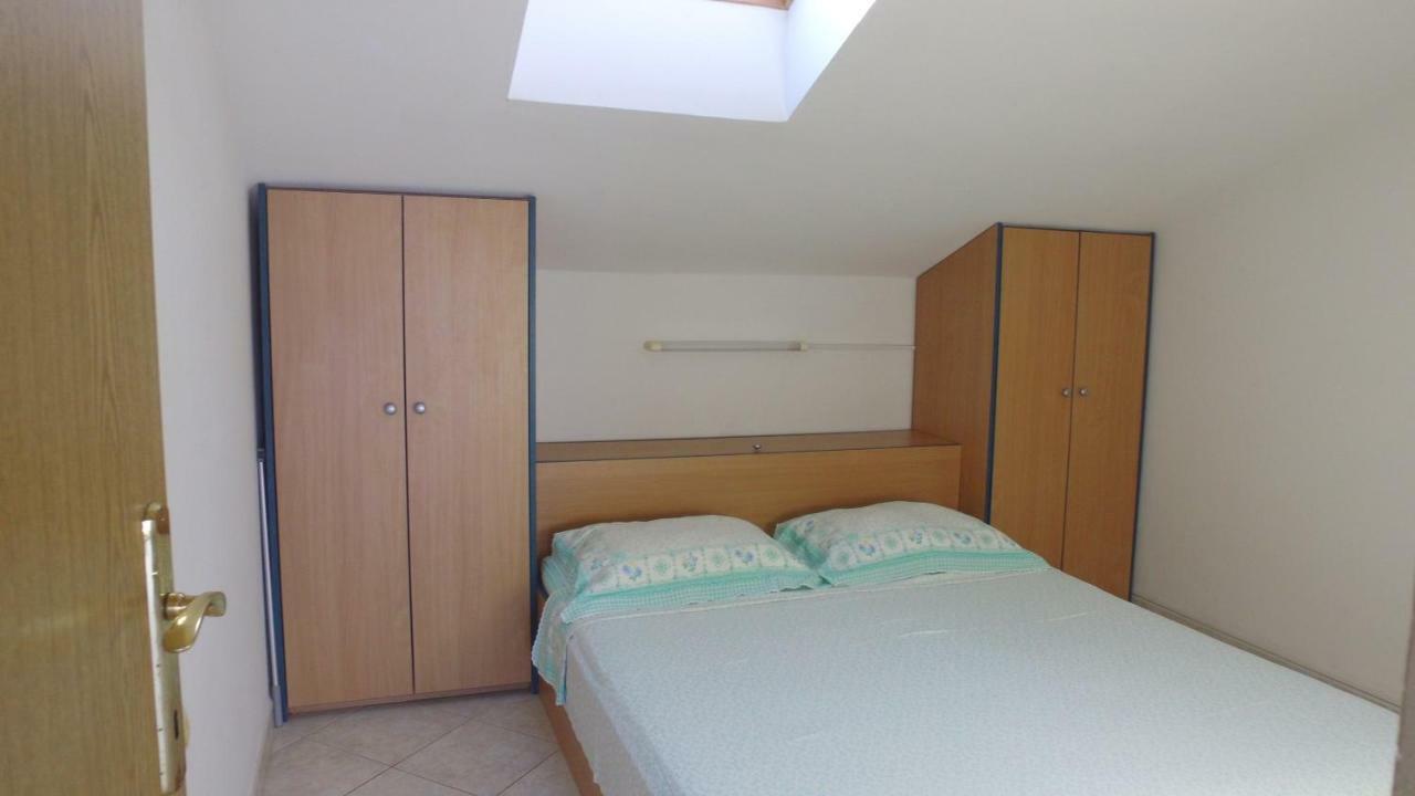 Apartment Karuza Rukavac วิส ภายนอก รูปภาพ