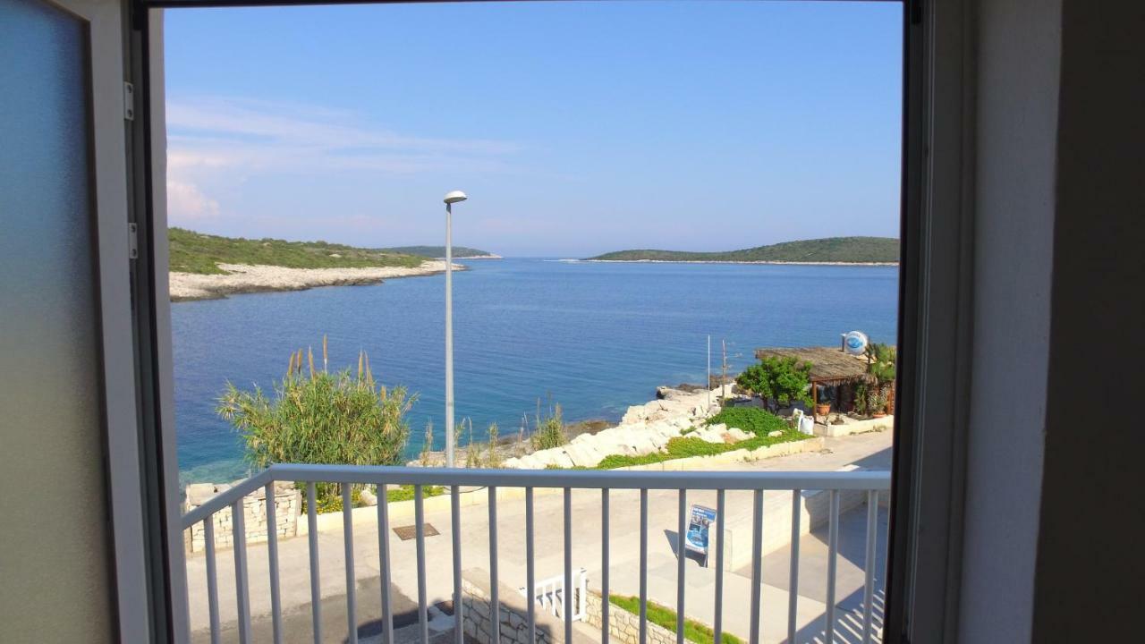 Apartment Karuza Rukavac วิส ภายนอก รูปภาพ